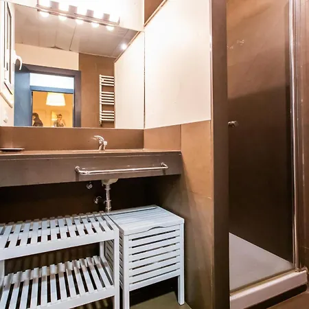 34ind1119- Near Sagrada Familia شقة برشلونة