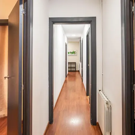 34ind1119- Near Sagrada Familia * برشلونة