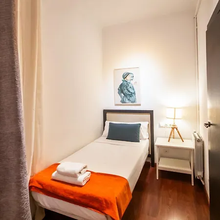 34ind1119- Near Sagrada Familia شقة