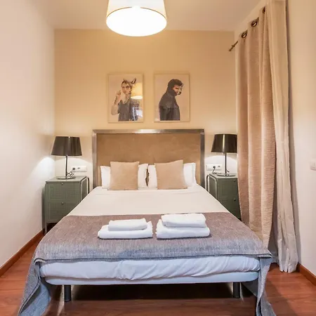 34ind1119- Near Sagrada Familia شقة *